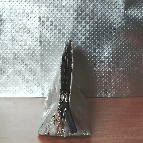 EUC Victoria's Secret Silver Sequined Makeup Bag - Picture 6 of 9